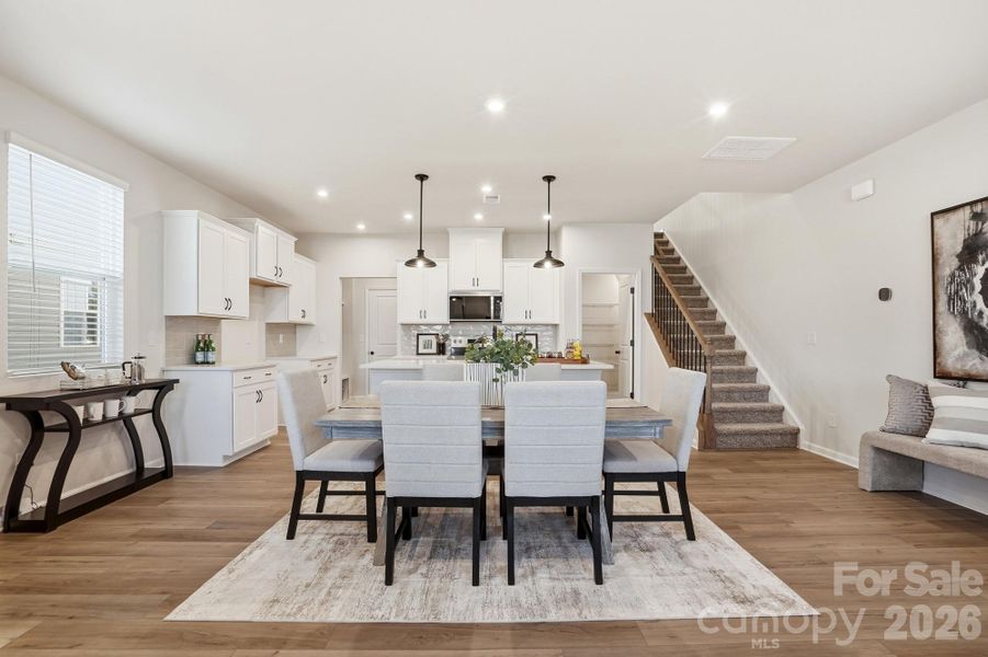 For representation purposes of floorplan only, actual homesite is under construction and design and structural options may vary