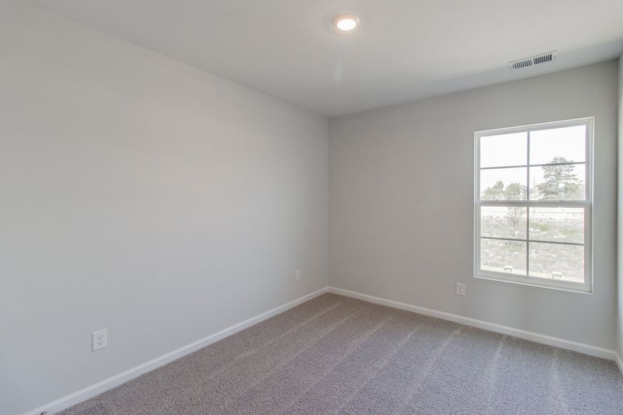 Spacious, unfurnished interior of a new home in Astoria, Columbia (Image 25).