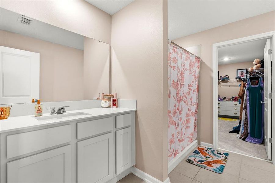 Furnished interior view inside a new home in , Kissimmee (Image 9).