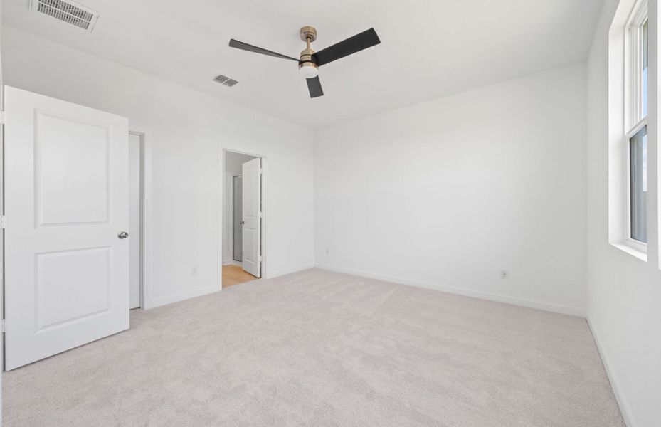 Spacious, unfurnished interior of a new home in Sunfield, Buda (Image 16). Spacious, unfurnished interior of a new home in Sunfield, Buda (Image 16).