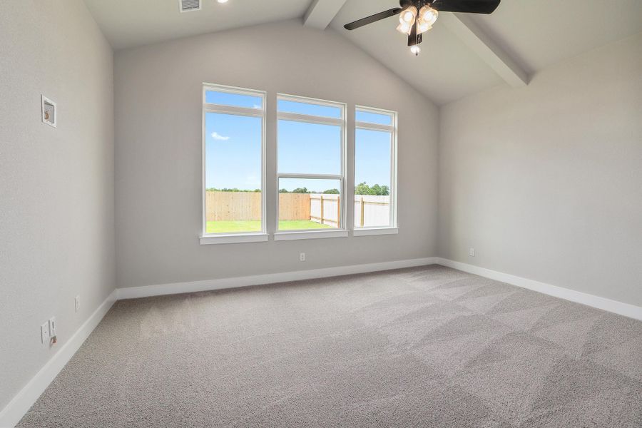 Spacious, unfurnished interior of a new home in Santa Rita Ranch, Liberty Hill (Image 26).