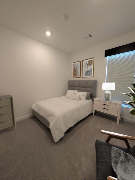 Cozy bedroom featuring neutral tones.