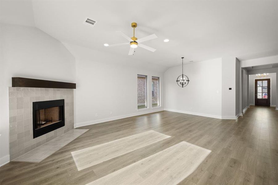 Spacious, unfurnished interior of a new home in The Retreat, Waxahachie (Image 25). Spacious, unfurnished interior of a new home in The Retreat, Waxahachie (Image 25).