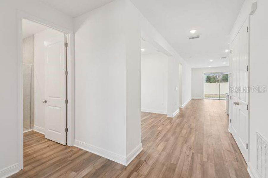 Spacious, unfurnished interior of a new home in Sugarmill Woods, Homosassa (Image 20). Spacious, unfurnished interior of a new home in Sugarmill Woods, Homosassa (Image 20).