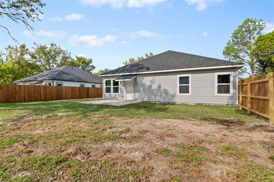 Exterior details and patio area of a home in , Gainesville (Image 17).