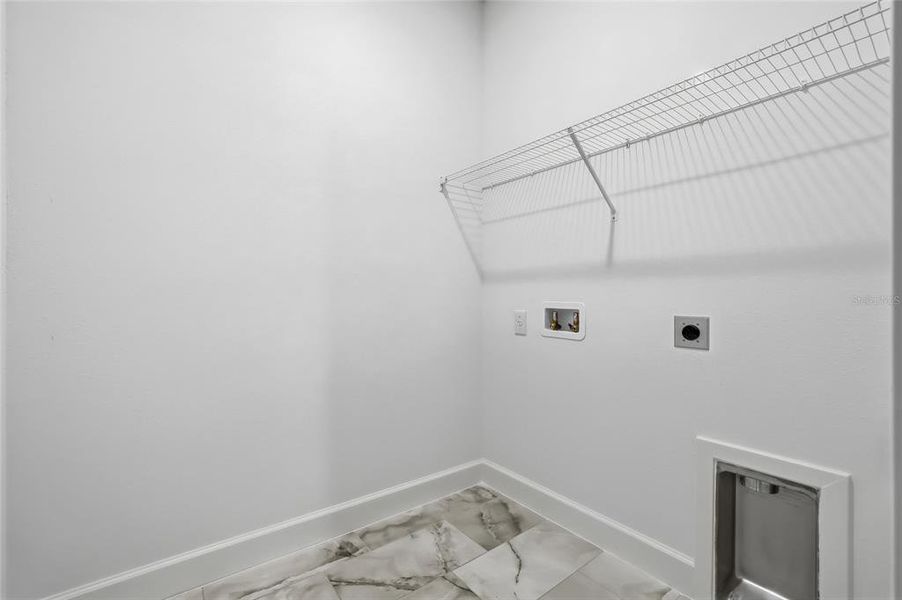 Spacious, unfurnished interior of a new home in Vivir, Valrico (Image 21).
