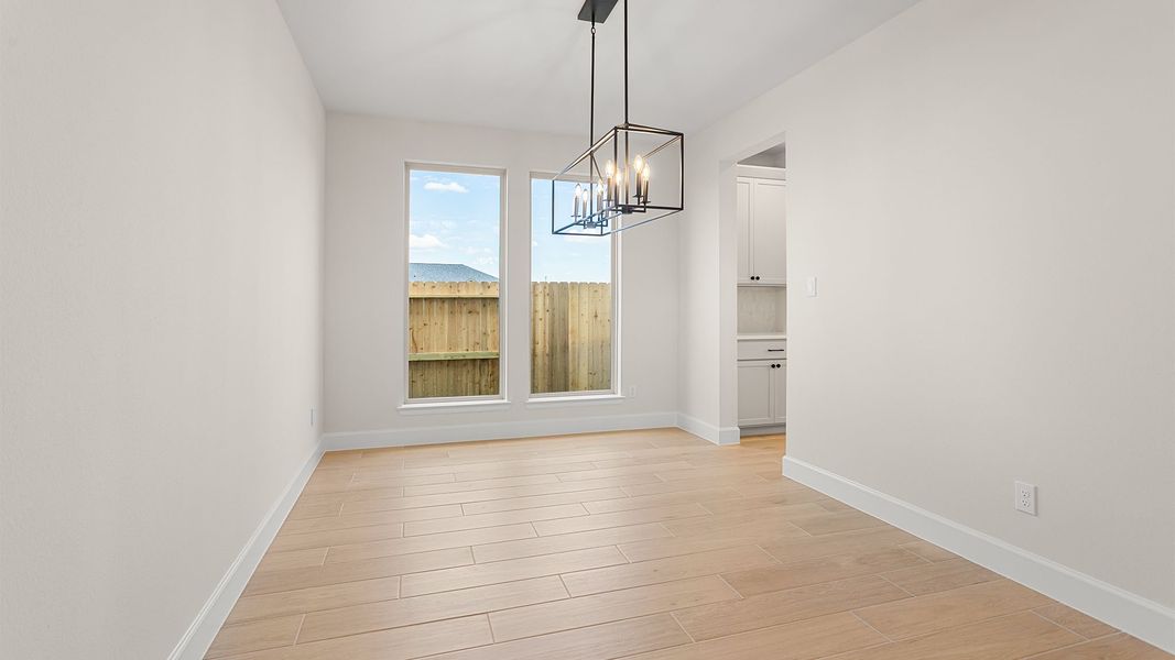 Spacious, unfurnished interior of a new home in Cross Creek West, Fulshear (Image 12).