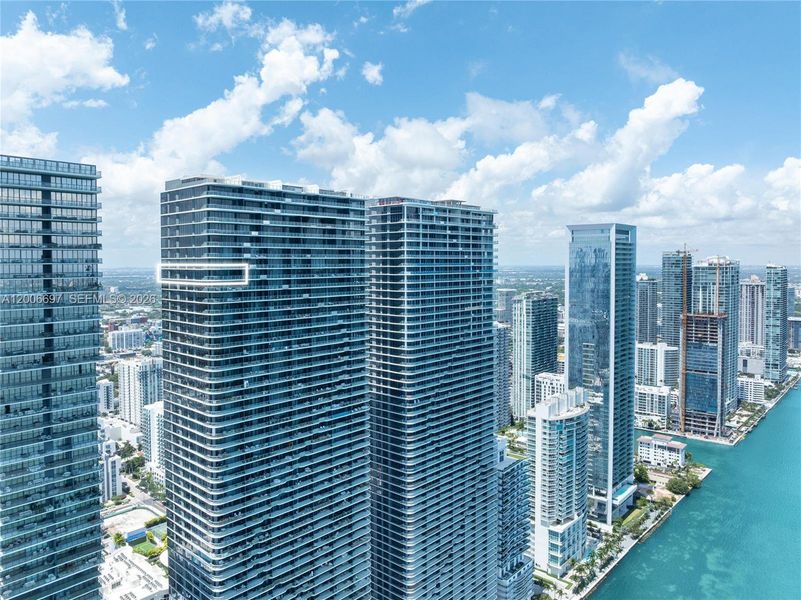 Condo located in Miami, FL showcasing its design and architecture (Image 37).