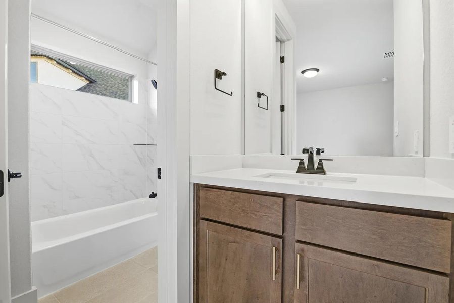 Gallatin B full bath