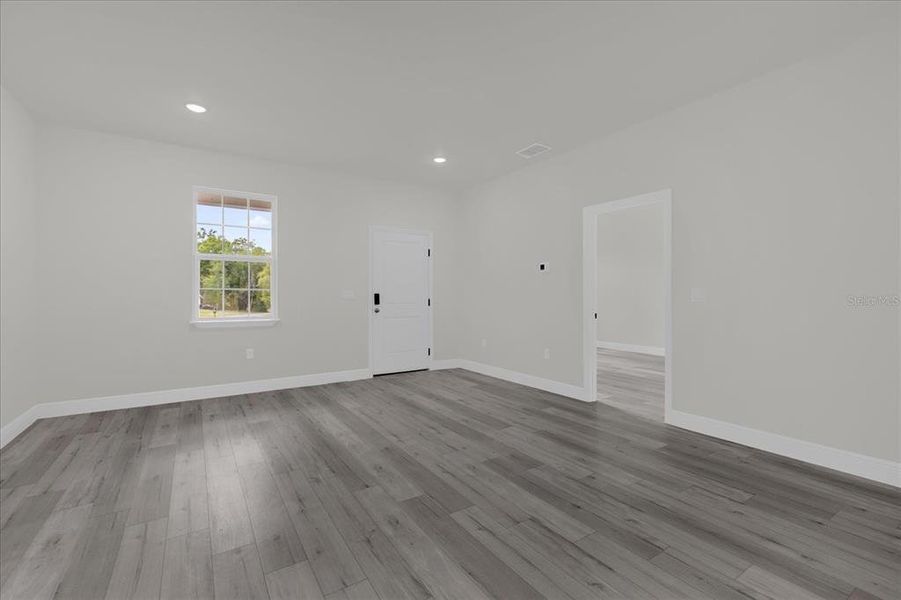 Spacious, unfurnished interior of a new home in , Citrus Springs (Image 16).