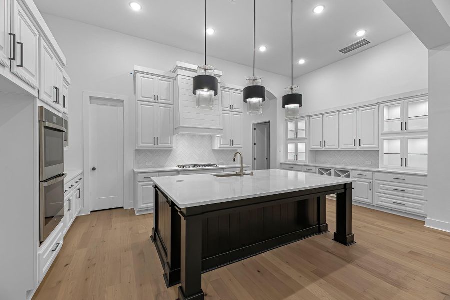 Additional view of the fantastic kitchen with endless storage! Additional view of the fantastic kitchen with endless storage!