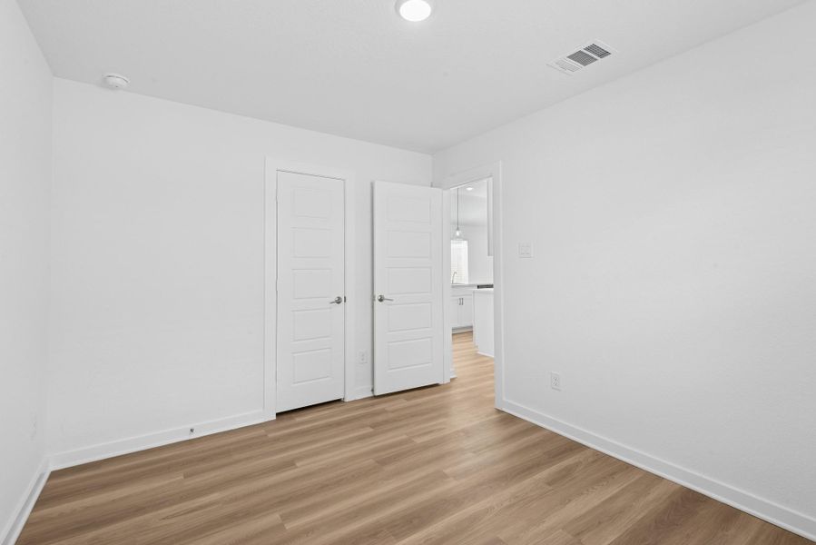 Spacious, unfurnished interior of a new home in Miller's Pond, Rosenberg (Image 22).