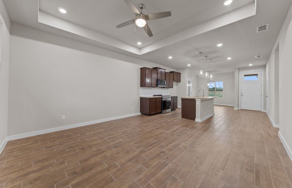 Representative unfurnished interior of a home built from the Clovis by Hakes Brothers in Monte Cielo, Weslaco (Image 10).
