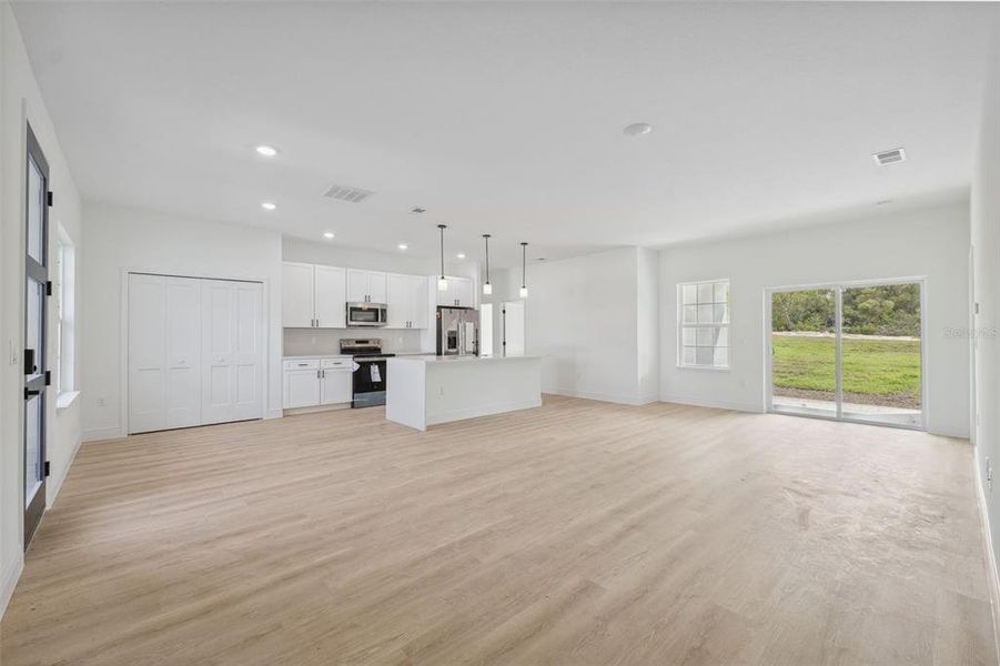 Spacious, unfurnished interior of a new home in , Ocala (Image 33).