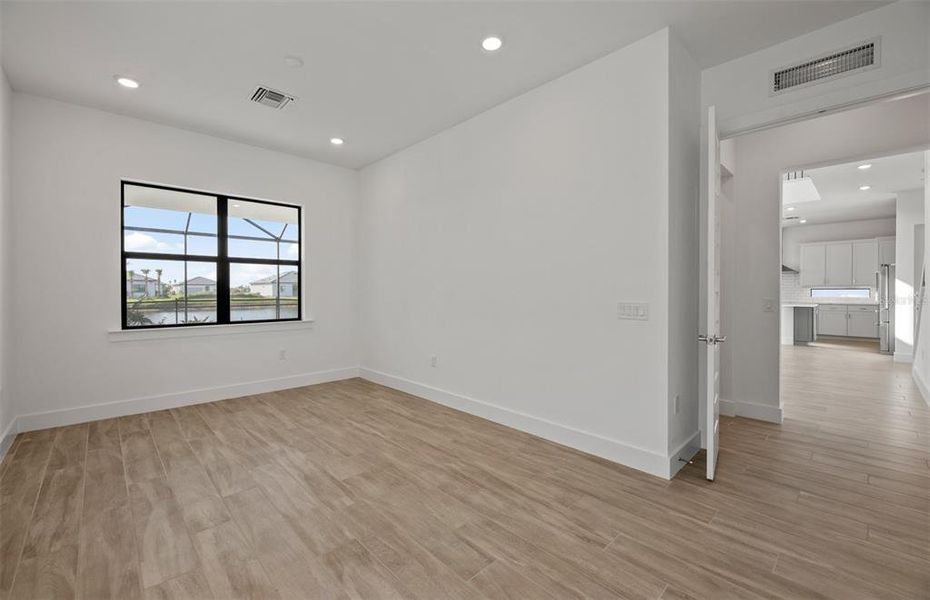 Spacious, unfurnished interior of a new home in , Bradenton (Image 30).