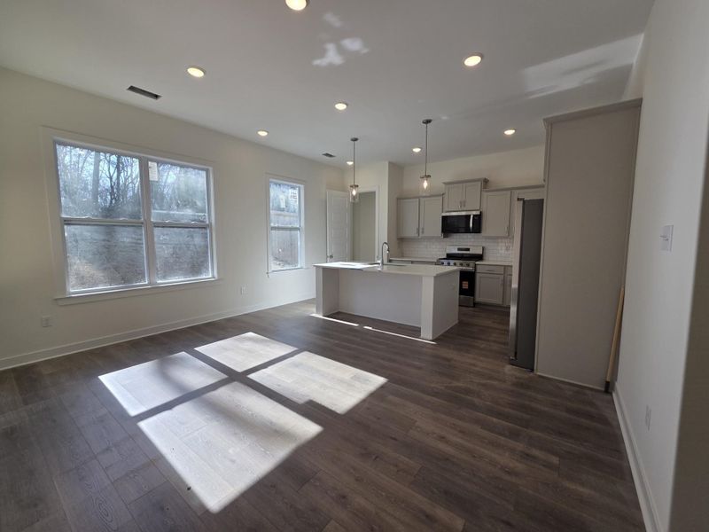 Spacious, unfurnished interior of a new home in Twin Oaks, Oakland (Image 15).