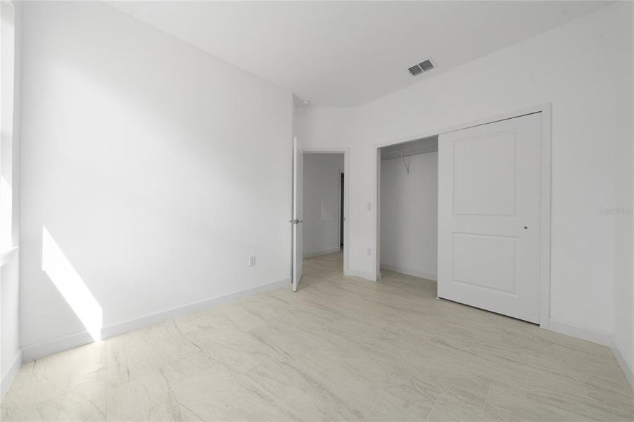 Spacious, unfurnished interior of a new home in , Orlando (Image 17).