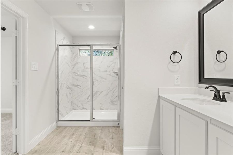 23. 6945 Mustang - Bath (4) 23. 6945 Mustang - Bath (4)