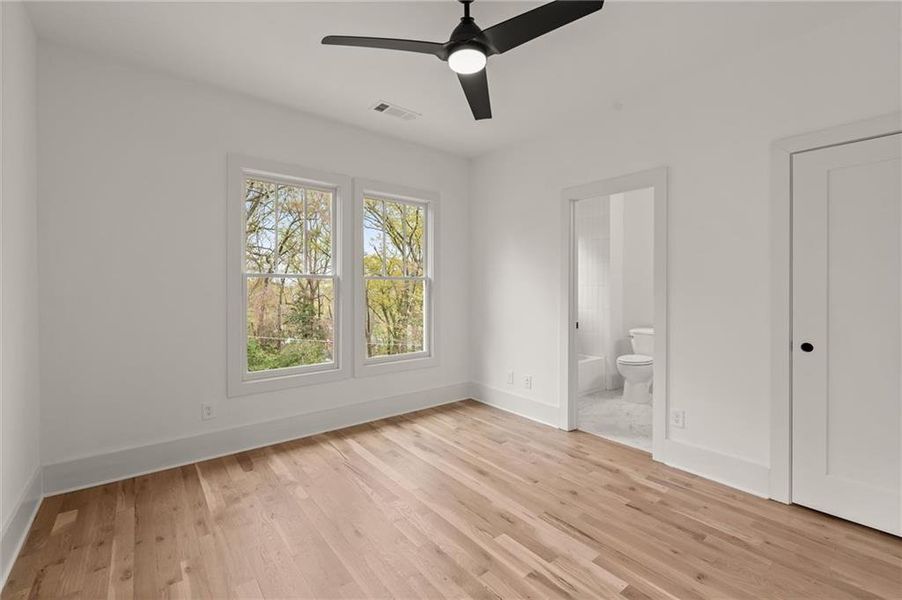 Spacious, unfurnished interior of a new home in , Atlanta (Image 35).