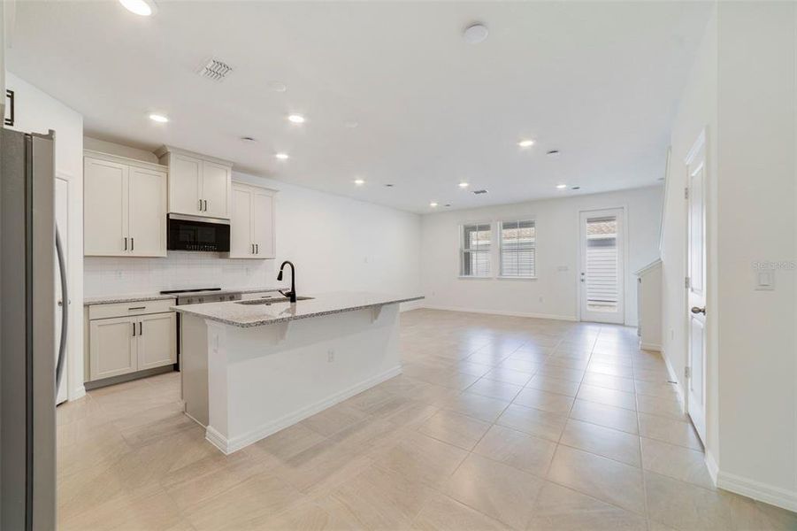 Furnished interior view inside a new home in Aulin Square, Oviedo (Image 5). Furnished interior view inside a new home in Aulin Square, Oviedo (Image 5).