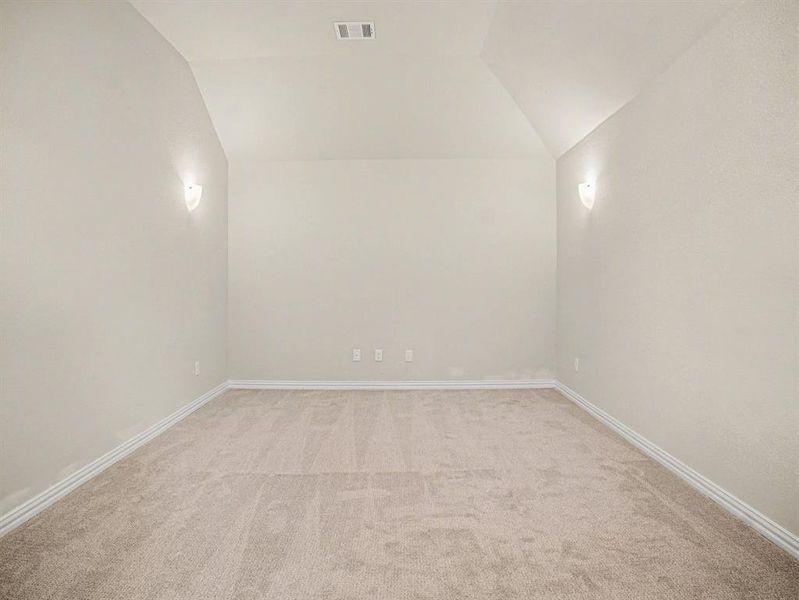 Spacious, unfurnished interior of a new home in Cole Crossing Estates, DeSoto (Image 21).