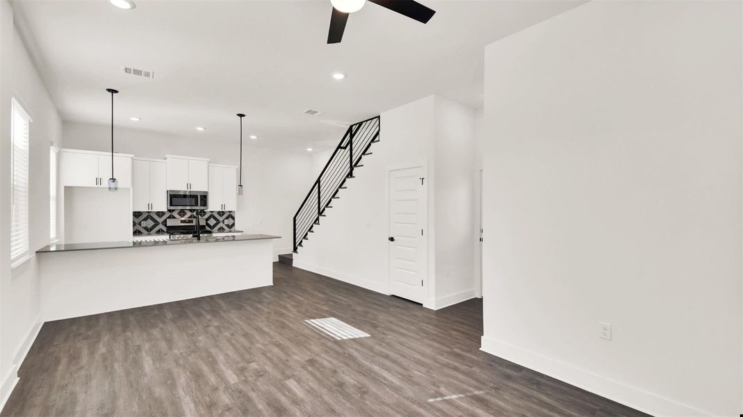 Spacious, unfurnished interior of a new home in , Austin (Image 20).