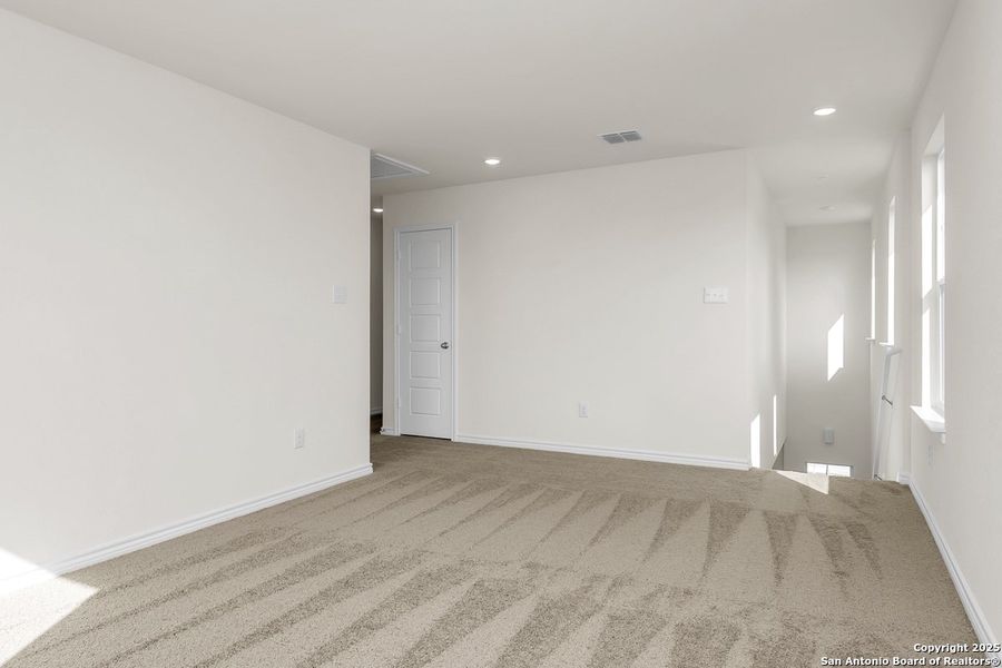 Spacious, unfurnished interior of a new home in Southton Cove, Elmendorf (Image 18).