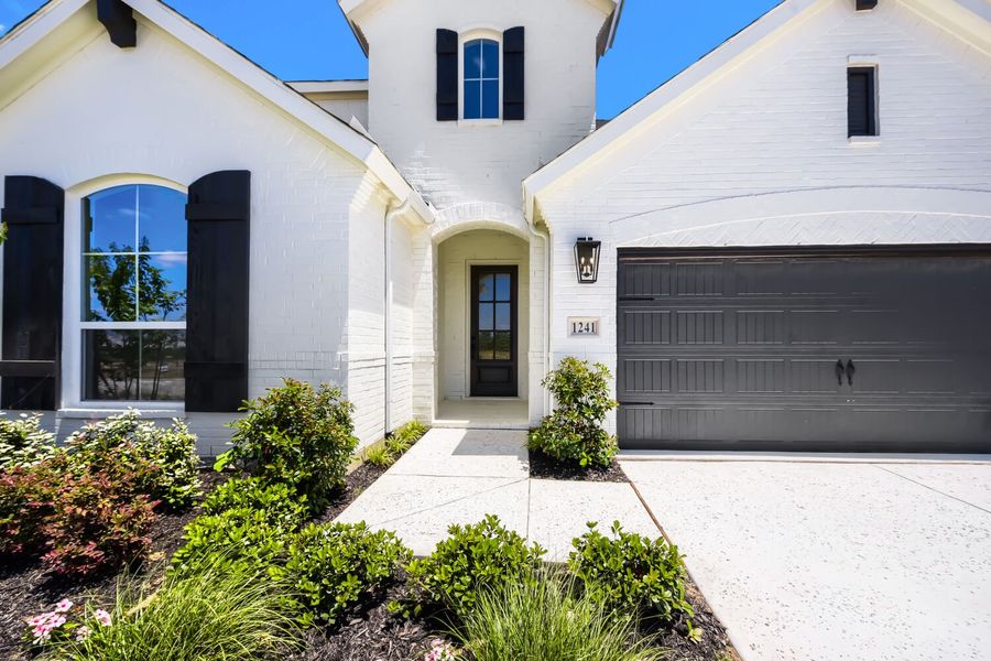 1636 Corrnwall - Front Entryway