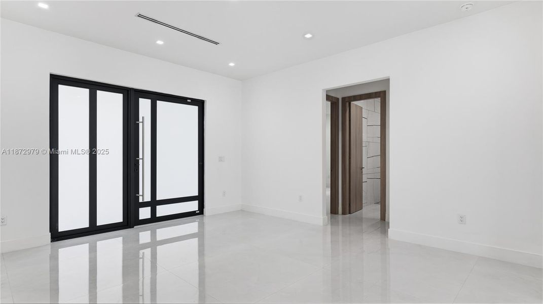 Spacious, unfurnished interior of a new home in , Miami Springs (Image 14).