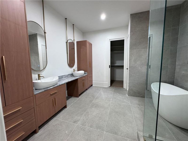 Furnished interior view inside a new home in , Alpharetta (Image 5).