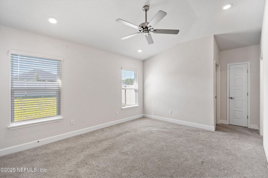 Spacious, unfurnished interior of a new home in Shadow Crest at Rolling Hills, Green Cove Springs (Image 33).
