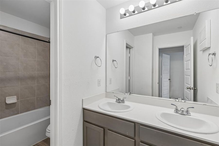 Furnished interior view inside a new home in Cloverleaf Crossing Townhomes, Mesquite (Image 9).