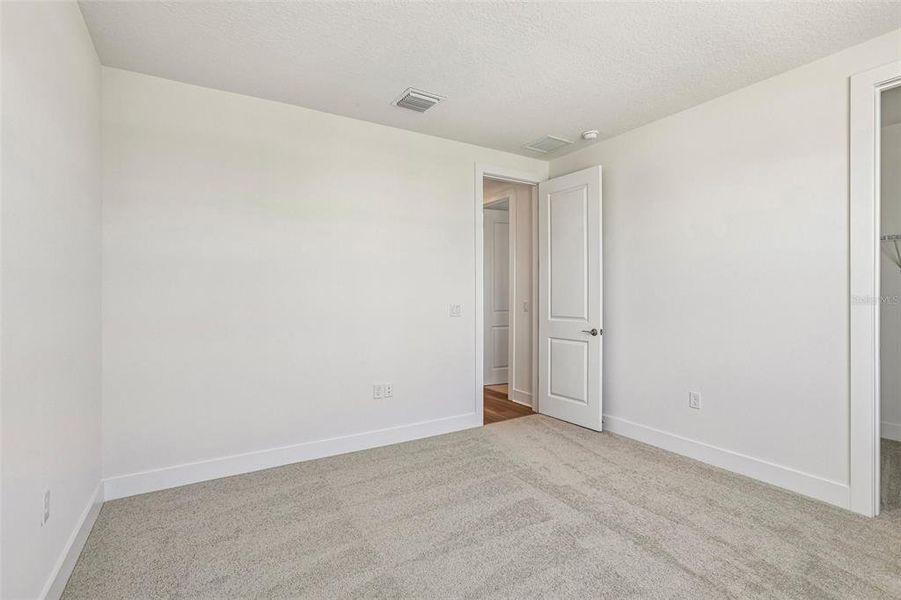 Spacious, unfurnished interior of a new home in Lagoon Residences at Epperson, Wesley Chapel (Image 18).