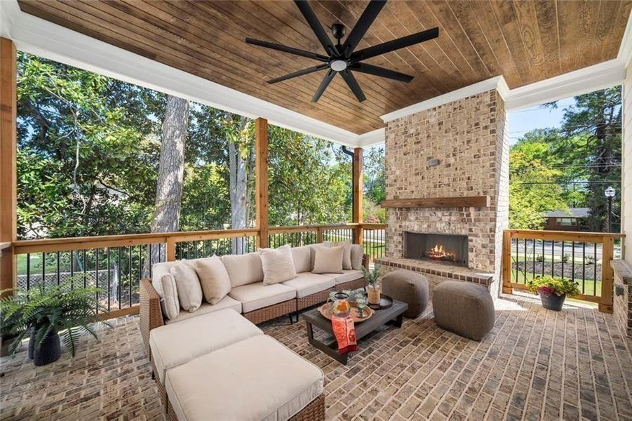 Exterior details and patio area of a home in , Decatur (Image 4).