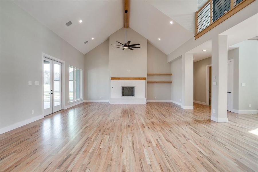 Spacious, unfurnished interior of a new home in , Granbury (Image 24).