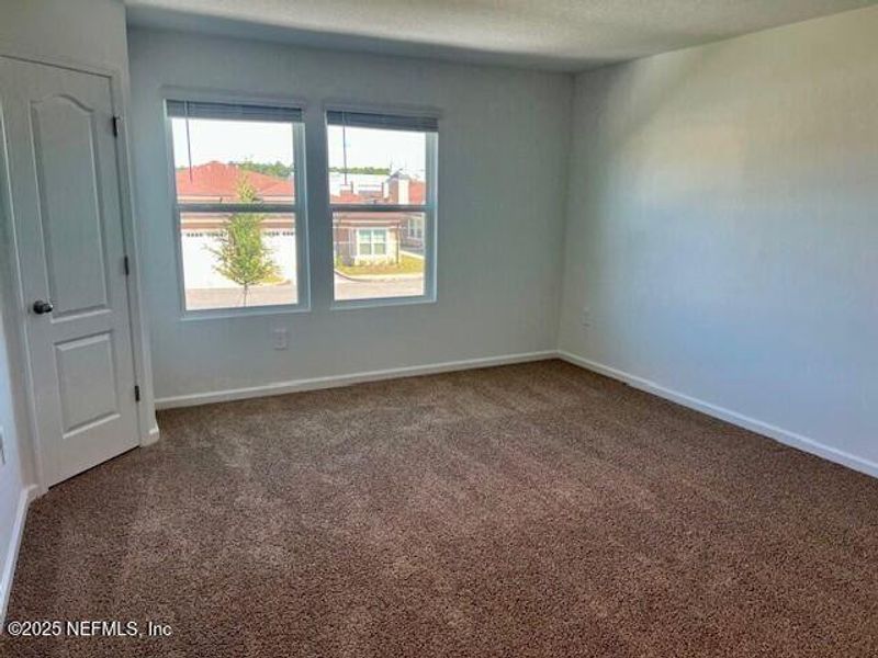 Spacious, unfurnished interior of a new home in Corsair, Middleburg (Image 20).
