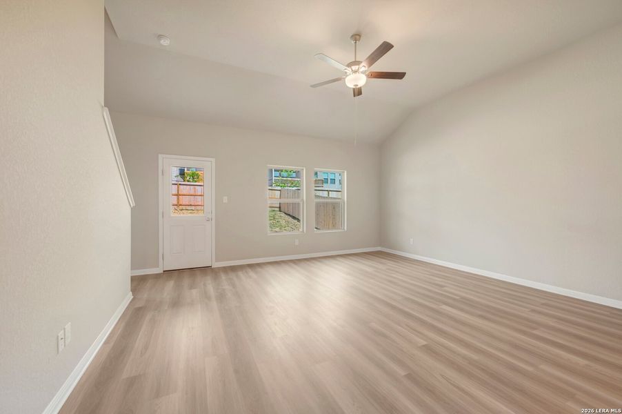 Spacious, unfurnished interior of a new home in Mesquite Ridge, San Antonio (Image 30).