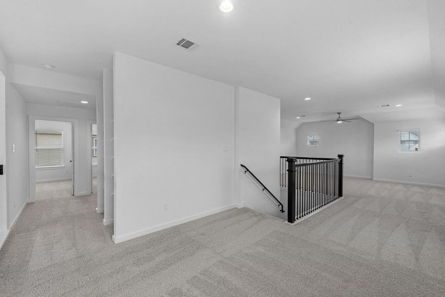 Spacious, unfurnished interior of a new home in Grand Mason Crossing, Katy (Image 17).