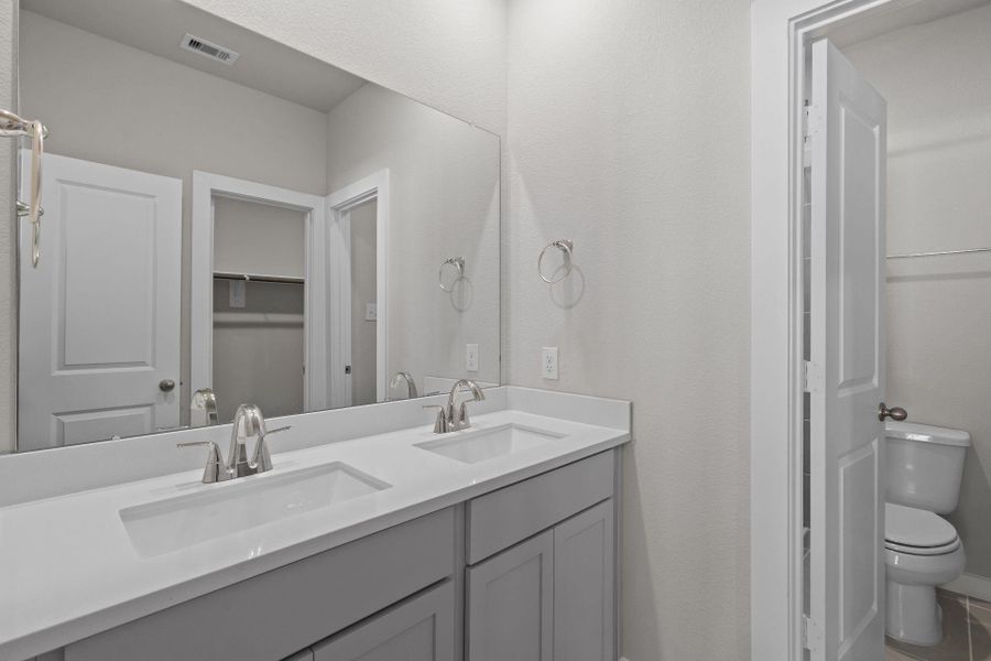 Furnished interior view inside a new home in Westridge Cove, Conroe (Image 8).