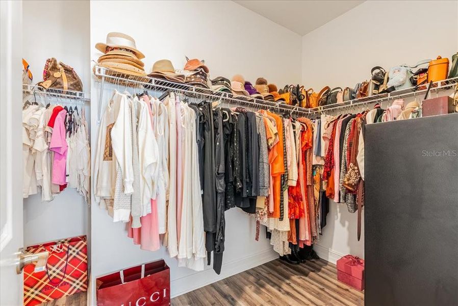 Close-up of interior finishes inside a home in Pearl Estates, Lutz (Image 23).
