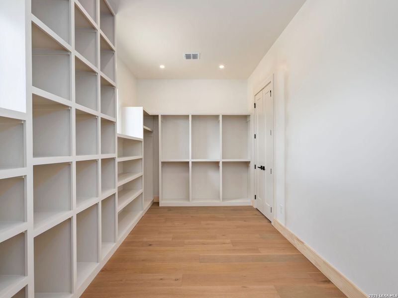 Spacious, unfurnished interior of a new home in , San Antonio (Image 39).