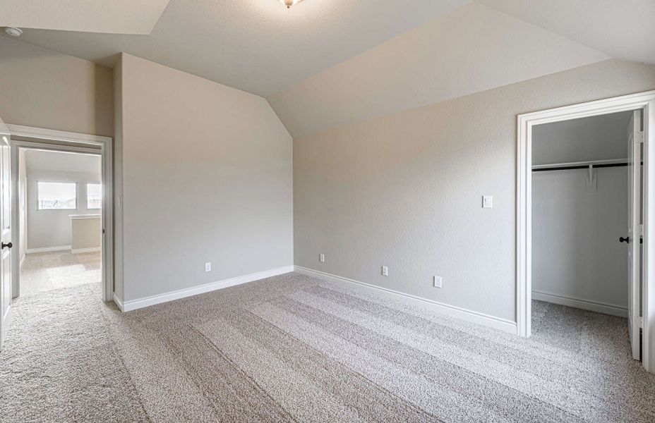 Representative unfurnished interior of a home built from the 3326 by Ravenna Homes in Cross Creek West, Fulshear (Image 57).