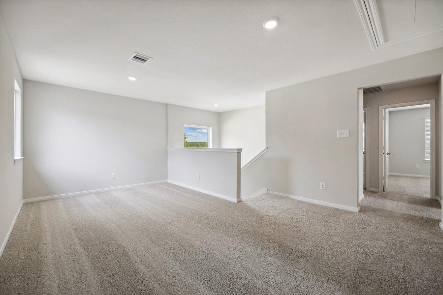 Spacious, unfurnished interior of a new home in Trails at Cochran Ranch, Waller (Image 10).