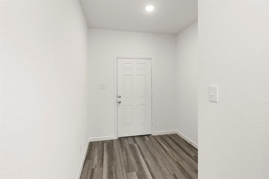 03. 14152 Donahue - Entry