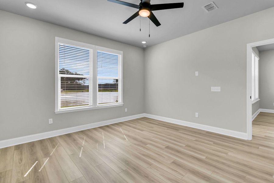 Spacious, unfurnished interior of a new home in , Summerville (Image 30).