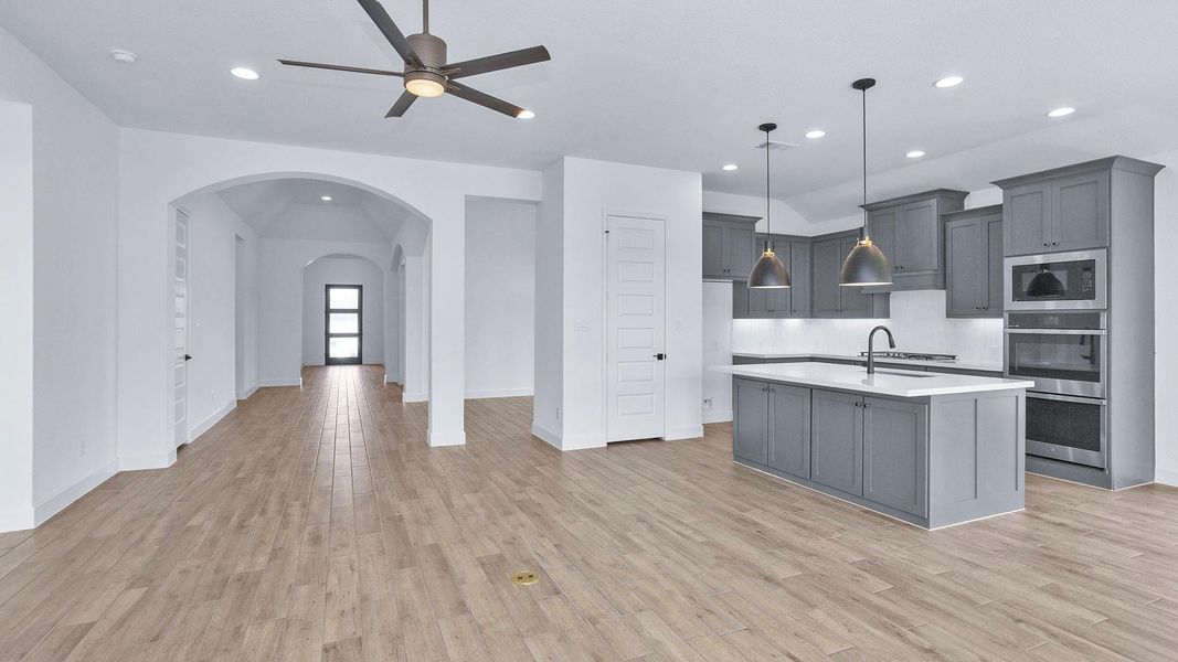 Spacious, unfurnished interior of a new home in Artavia 55' - Valencia, Conroe (Image 9). Spacious, unfurnished interior of a new home in Artavia 55' - Valencia, Conroe (Image 9).