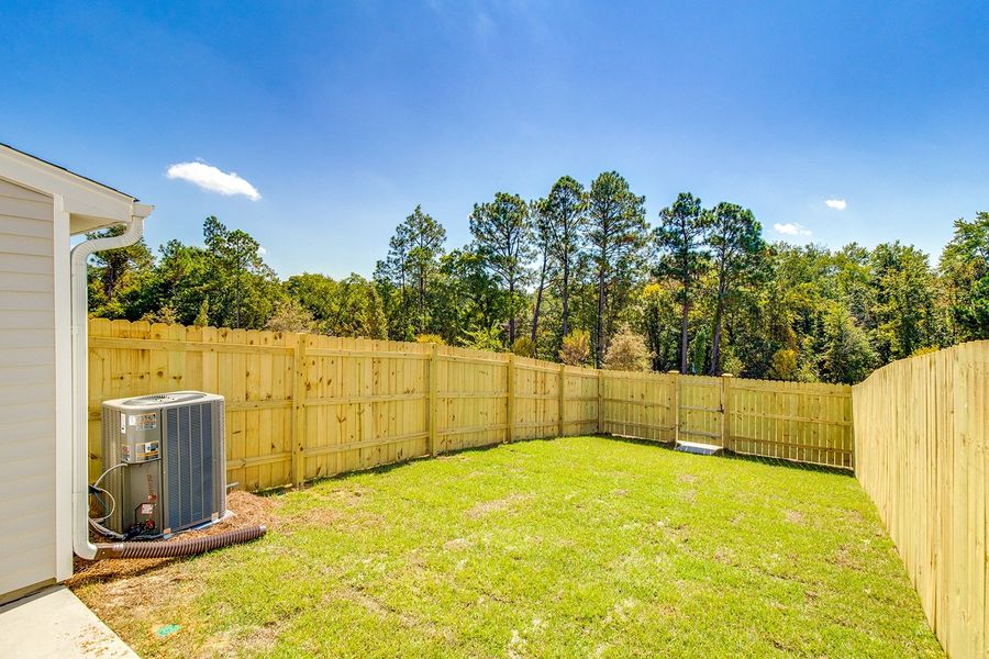 Exterior details and patio area of a home in Astoria, Columbia (Image 17).
