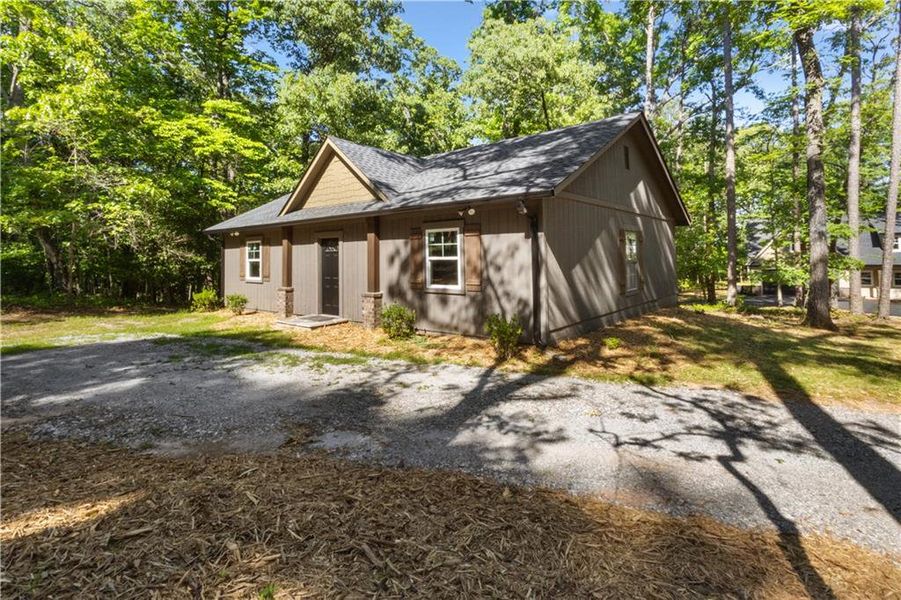 Exterior details and patio area of a home in , Dahlonega (Image 19).