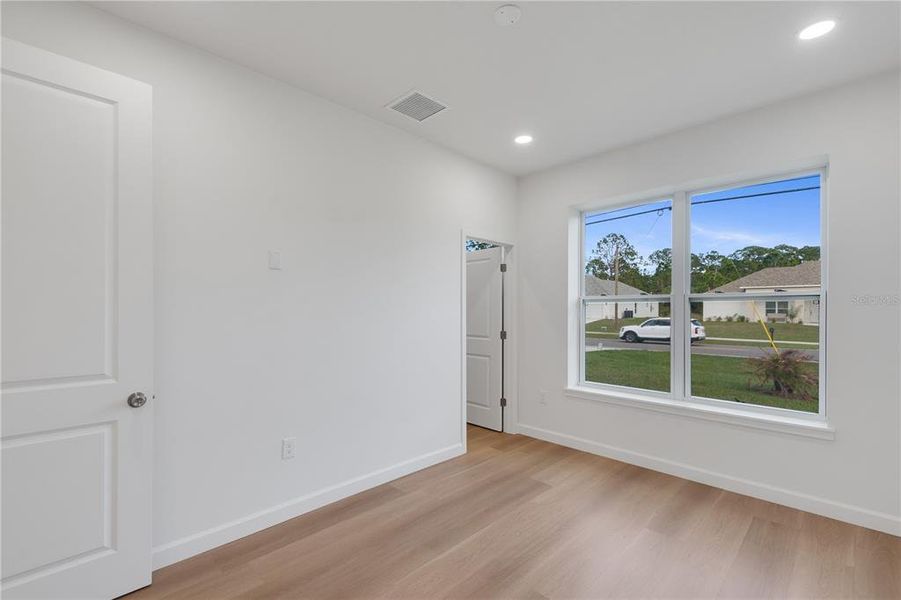 Spacious, unfurnished interior of a new home in , Palm Bay (Image 32).