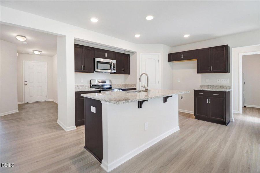Kitchen with Island Kitchen with Island